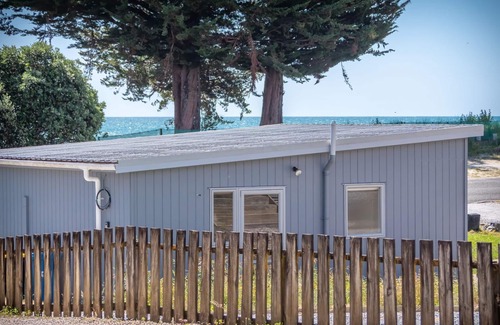 Pohara Cabin | A cosy cabin just a few steps from the beach
