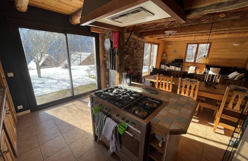 Venosc Ski Chalet | A cosy mountain chalet with access to the "Les 2 Alpes" ski resort