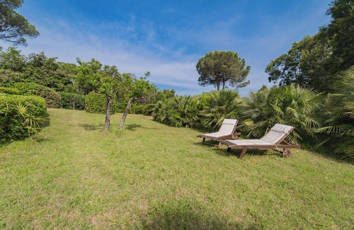 Procchio Apartment | A Country House by the Sea