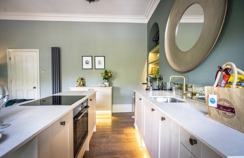Bootham Apartment | A couples retreat that sleeps 2 guests in 1 bedroom