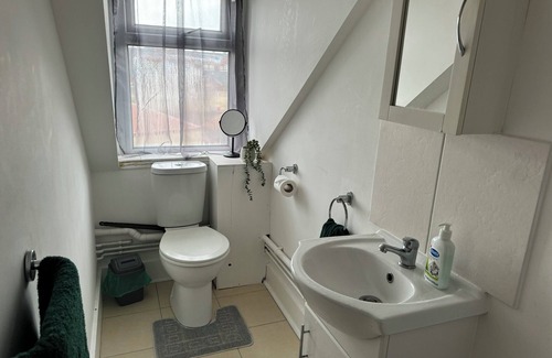 Reading Apartment | A Cozy City Hideaway – 5 Mins to Town & Station!