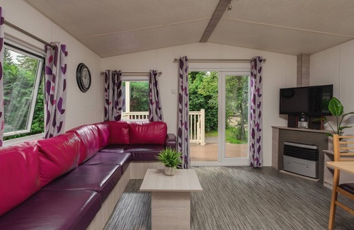Notter Cabin | A cozy cottage with porch for the whole family. Celebrate vacations!