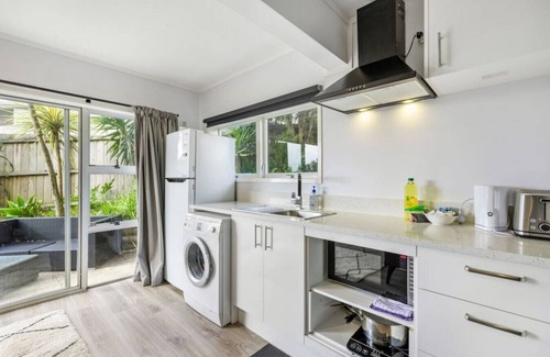 Torbay Apartment | A delight in the Bays | 1 BR | 1 BATH | Free WiFi