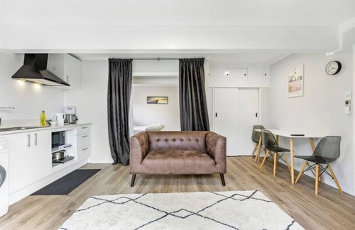 Torbay Apartment | A delight in the Bays | 1 BR | 1 BATH | Free WiFi