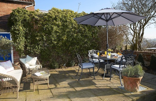 Crich Cottage | A delightful stone property that has a traditional countryside charm.