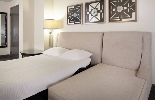 The Loop Hotel | A Downtown Hideaway Close to Ohio Street Beach | 2 Family Ready Rooms
