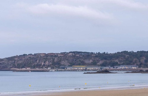 Erquy Apartment | A Erquy, en Bordure de la Très Belle Plage de Caroual 2km de Sable fin