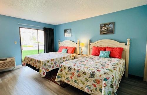 Myrtle Beach House | *A FAMILY RETREAT*Pool*Steps to the Beach*Approved Dogs*D18-9