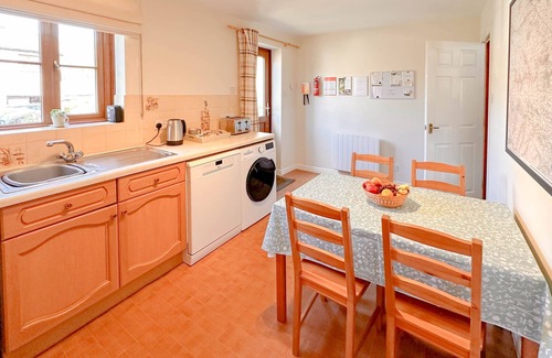 Reeth Cottage | A fantastic, 2 bed cottage, sleeping 4 people and 1 furry friend w/open fire, WiFi & central heating