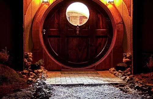 Nauvoo Cottage | A four bedroom hobbit hole style home five minutes from historic Nauvoo Illinois