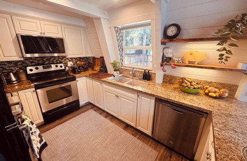 Carnelian Bay Cabin | A-Frame- Fenced Backyard, Pet OK, Walk2Beach, Hot Tub, Near Northstar/Palisades