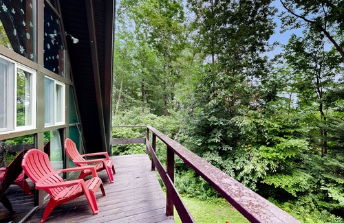 Bethlehem House | A-frame near Miller Pond & golfing - firepit & deck with forest views