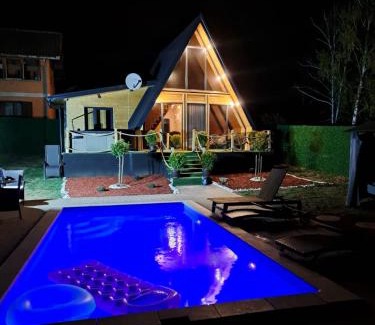 Mladenovac Villa | A Frame Vila sa Saunom Jakuzii i toplim bazenom