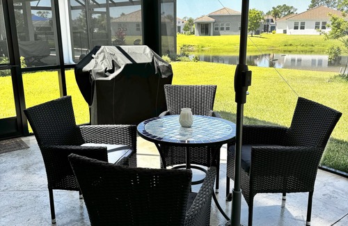 Venice House | A fully furnished sun filled new home built in 2022 perfect beach retreat.