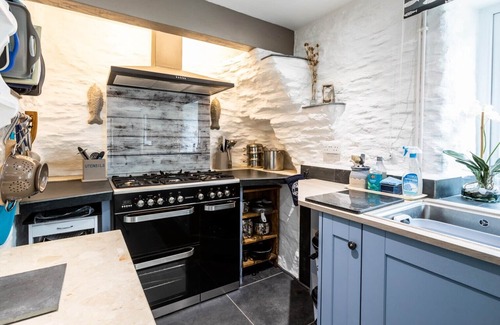 Dinas Cross Cottage | A gorgeous property right on the beach - perfect for families