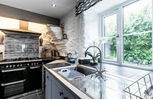 Dinas Cross Cottage | A gorgeous property right on the beach - perfect for families