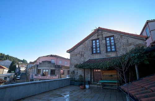 Montalegre e Padroso House | A house in the castle hill