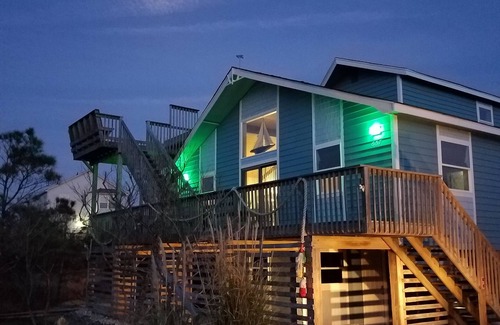 Ocean Sands House | A Jolly Boat-A FEW STEPS TO BEACH-ocean side Corolla. Perfect for families!n