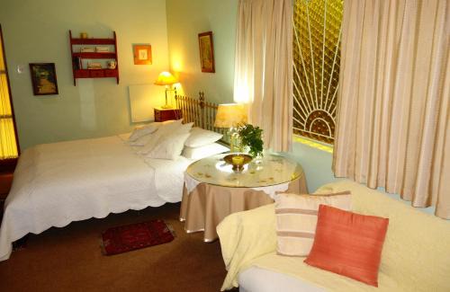 Upington House | a La Fugue