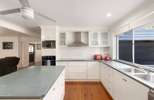 Yatala House | A large house@Yatala Gold Coast andBoating