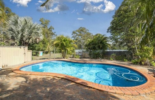 Yatala House | A large house@Yatala Gold Coast andBoating