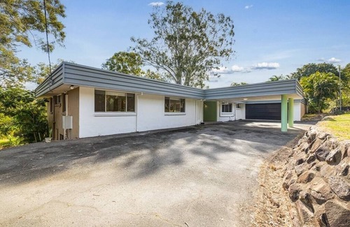 Yatala House | A large house@Yatala Gold Coast andBoating