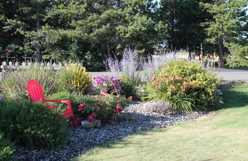 Hyalite Meadows Apartment | A little bit o' country, yet close to town, with spectacular mountain views!