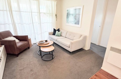 Prahran Apartment | A little Gem off Chapel and Greville.