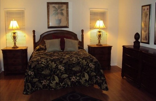 Golden Beach House | A little Paradise! Large Beach House, Walk to Beach, Caged Pool