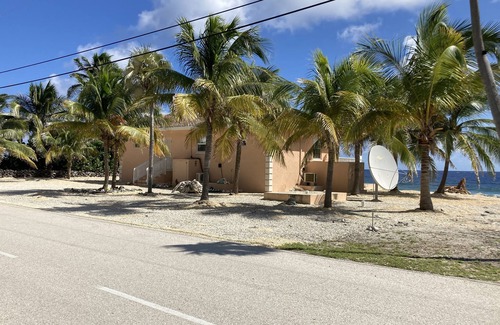 Tibbett's Turn Villa | A Little Piece of Tropical Paradise! With Inground Pool and no add on Fees!