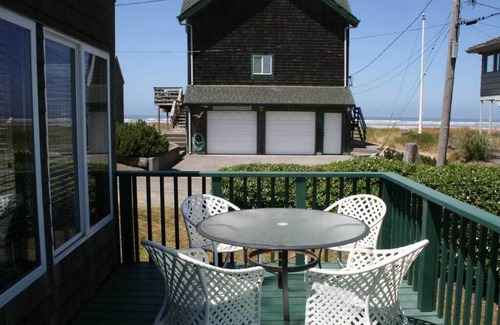 Seaside House | A Loafer's Paradise - Roomy Seaside Beach House w/Game Room, Steps to the Beach!
