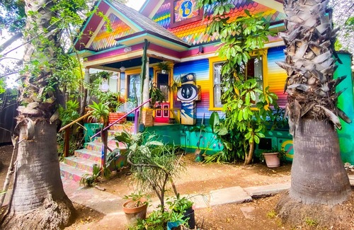 University Heights House | A+ Location!! Artist Oasis! Pool! 8Bed Sleeps 14
