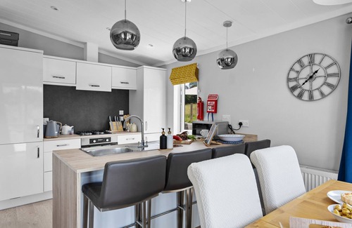 Lifton House | A lodge that sleeps 6 guests in 3 bedrooms