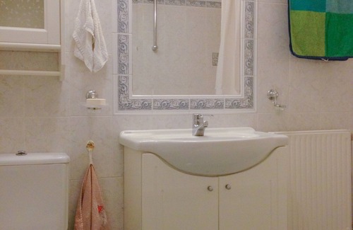 Voula Apartment | A lovely ground floor apartment with a backyard patio
