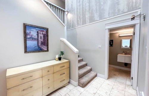 Aylmer House | A Luxurious 5-Bedroom Oasis