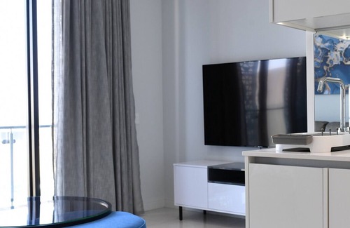 Greater Johannesburg Metropolitan Area Apartment | A luxurious apart-hotel for business or leisure travelers in Waterfall City!