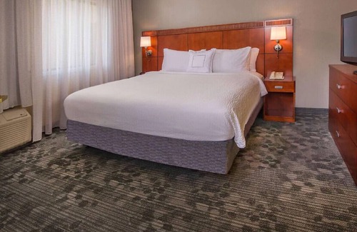 University Place House | A Luxurious Retreat for Romantic Couples!