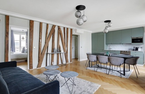 Quartier de la Goutte-d'Or Apartment | A Luxury 3-BR/3BA with A/C in Montmartre