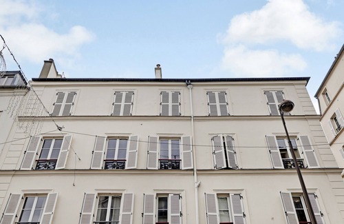 Quartier de la Goutte-d'Or Apartment | A Luxury 3-BR/3BA with A/C in Montmartre