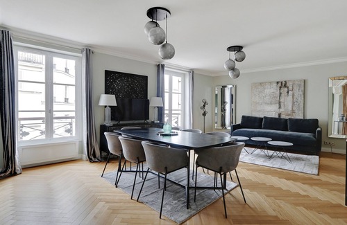 Quartier de la Goutte-d'Or Apartment | A Luxury 3-BR/3BA with A/C in Montmartre