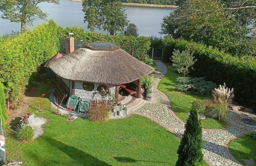 Lubna House | A luxury home on the shore of the lake