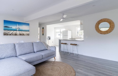 Sussex Inlet House | A Lyttle bit of Paradise