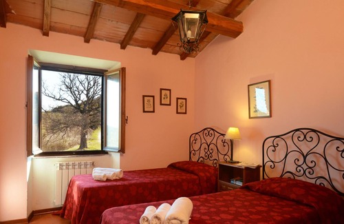 Po' Bandino House | A massive view on Tuscany/ Umbria; old hunting lodge with big terrace, amenities