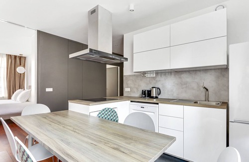Quartier de la Chapelle Apartment | A Modern 2/3 BDR with parking at La Chapelle