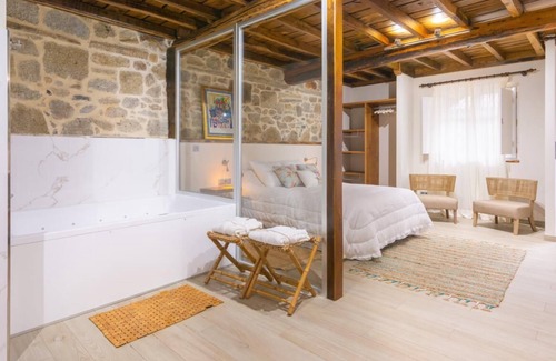 Puebla del Caraminal Bed & Breakfast | A Palleira: Antiguo Pajar Reformado al Lado del río
