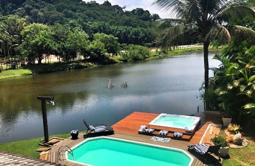 Frade House | A paradise with a view of the lake in Angra - Frade