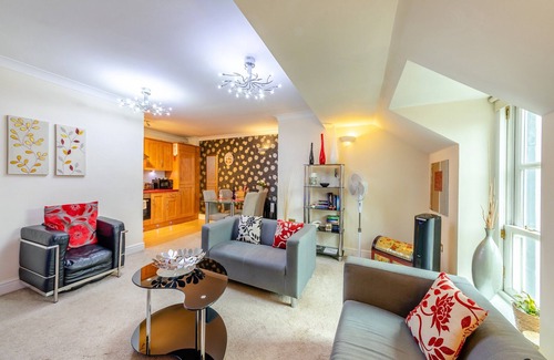 Durham Cottage | A perfect blend of luxury and convenience, in the heart of historic Durham.