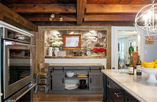 Rowland House | A perfect couples fall getaway