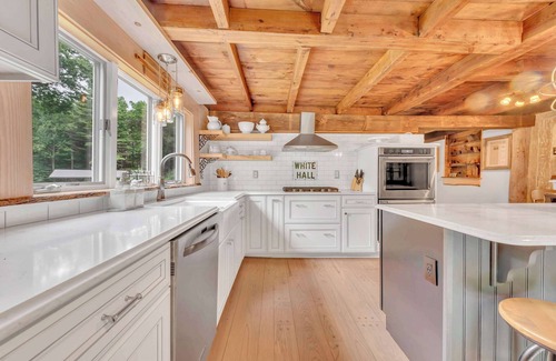 Rowland House | A perfect couples fall getaway