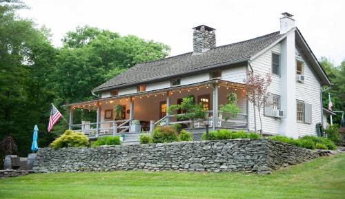 Rowland House | A perfect couples fall getaway